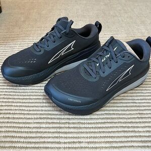 Altra paradigm 5 men’s 8.5 new in box